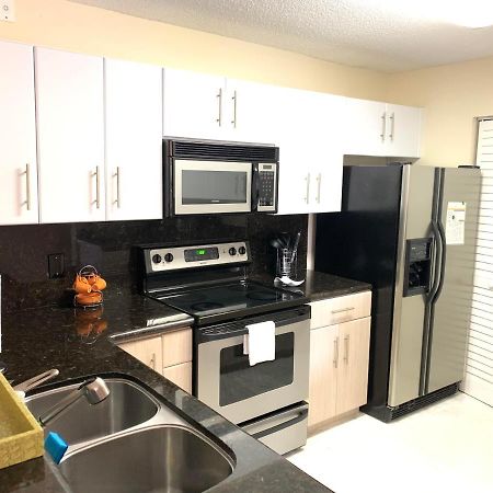 Appartement Renovated 2/2 Unit At Yacht Club/Aventura Extérieur photo