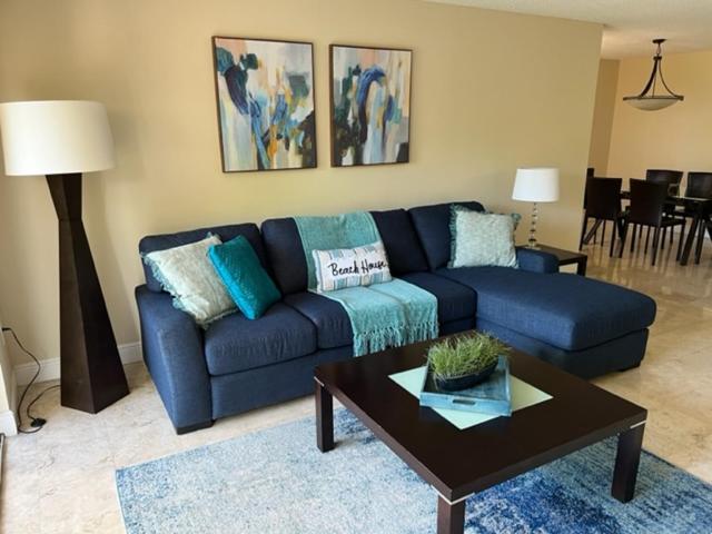 Appartement Renovated 2/2 Unit At Yacht Club/Aventura Extérieur photo
