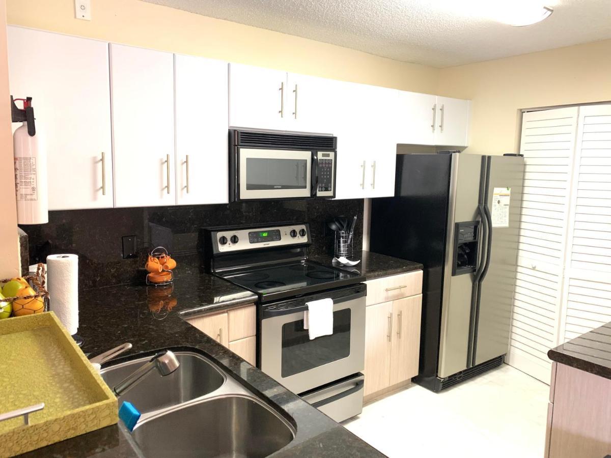 Appartement Renovated 2/2 Unit At Yacht Club/Aventura Extérieur photo