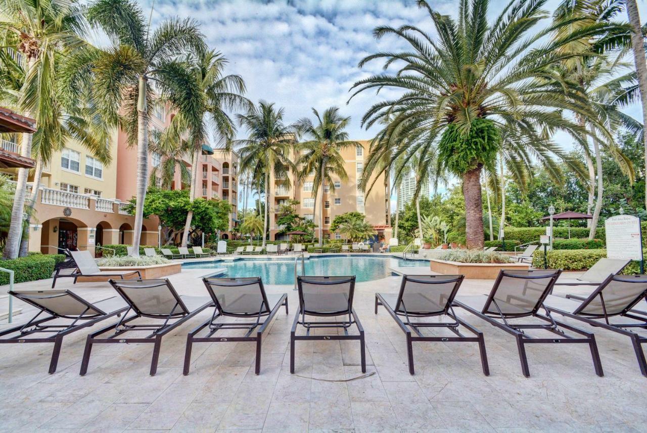 Appartement Renovated 2/2 Unit At Yacht Club/Aventura Extérieur photo