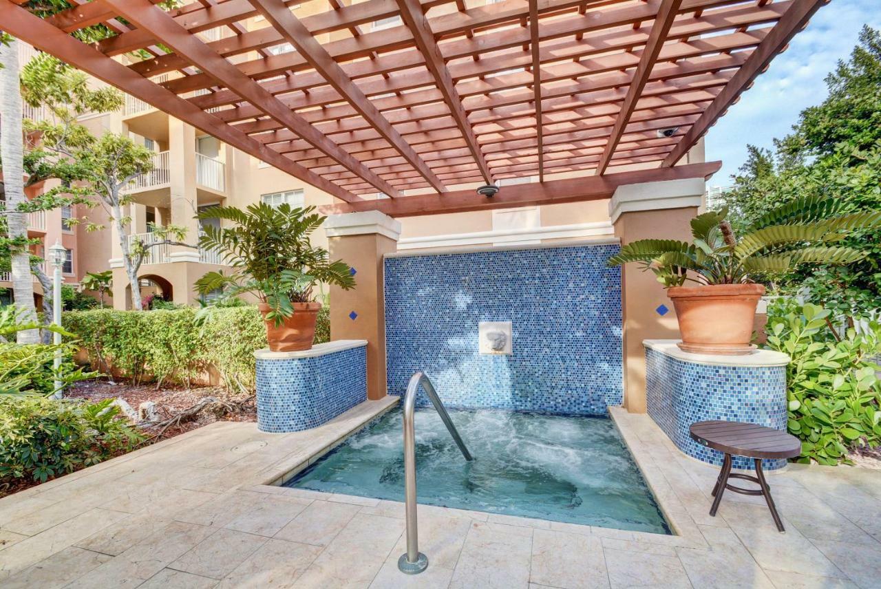 Appartement Renovated 2/2 Unit At Yacht Club/Aventura Extérieur photo